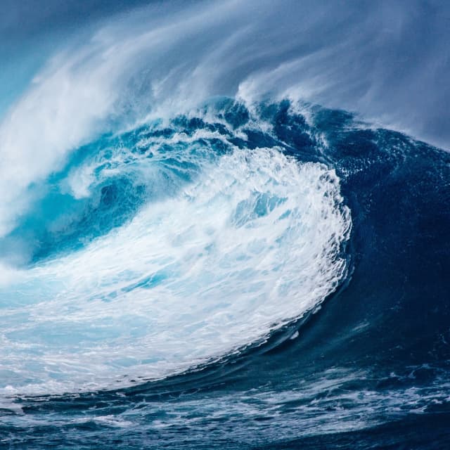 Large breaking ocean wave